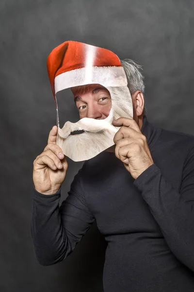 Elderly Rich Man Dressed Santa Claus Standing Dark Background — Stock Photo, Image