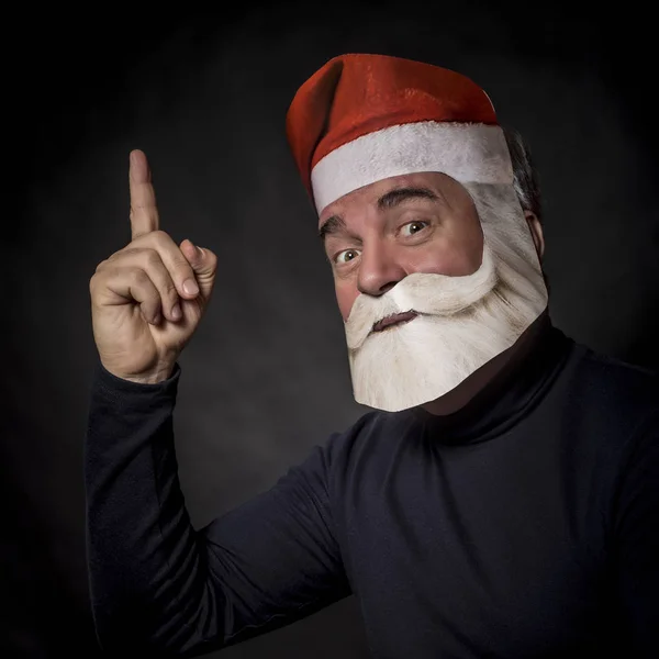 Пожилой Богатый Человек Одетый Санта Клаус Стоящий Тёмном Фоне — стоковое фото