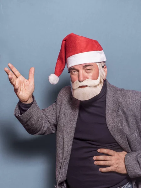 Elderly Rich Man Dressed Santa Claus Standing Dark Background — Stock Photo, Image