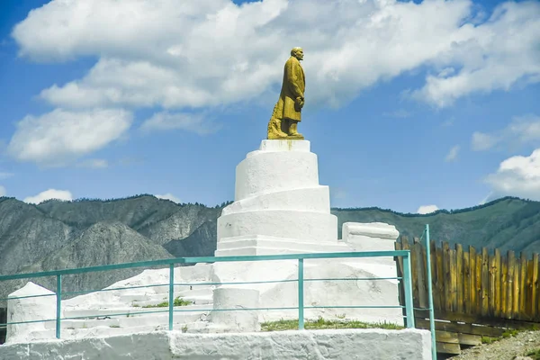 Hermosas Vistas Paisaje Naturaleza Altai Monumento Pedestal Lenin Pueblo Montaña —  Fotos de Stock