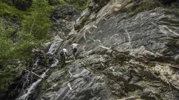 Kauniit Näkymät Maisema Altai Luonto Matkustaa Ihmisiä Turisteja Vuorilla Jyrkällä — kuvapankkivalokuva