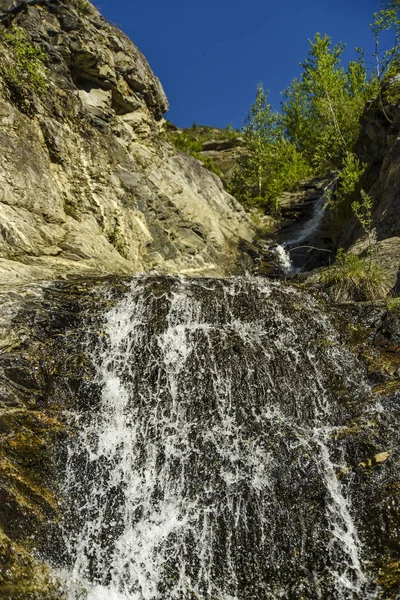 Krásný Výhled Krajiny Altajské Přírody Horské Bystřiny Šplouchá Kameny Vodopád — Stock fotografie