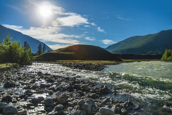 Hermosas Vistas Paisaje Naturaleza Altai Río Montaña Con Piedras Guijarros —  Fotos de Stock