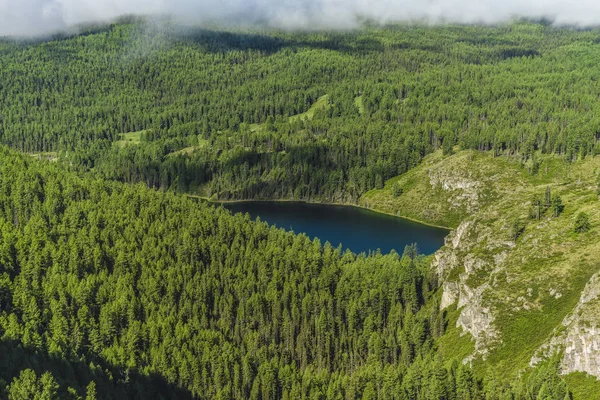 Hermosas Vistas Paisaje Naturaleza Altai Río Montaña Sobre Telón Fondo —  Fotos de Stock