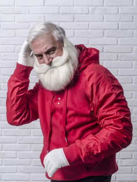 Ein Grauhaariger Bärtiger Mann Roter Jacke Nach Dem Vorbild Des — Stockfoto
