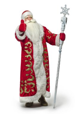 Beyaz bir arka plan üzerinde Noel Baba. Komik ve modern Noel Baba bir Büyüteç'te görünüyor ve bir beyaz izole arka plan üzerinde kutladı.