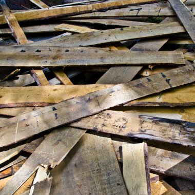 Güzel ve özgün doku. Karmaşık, anlaşılmaz, özgün ve ilginç doku, desen ve arka plan ağaç ve ağaç ürünleri ve kurulları bir kaotik ve düzensiz depolama şeklinde.