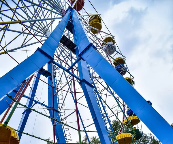 Obiekty Przemysłowe Technologiczne Piękny Stylowy Wygląd Tło Ferris Wheel Miasto — Zdjęcie stockowe