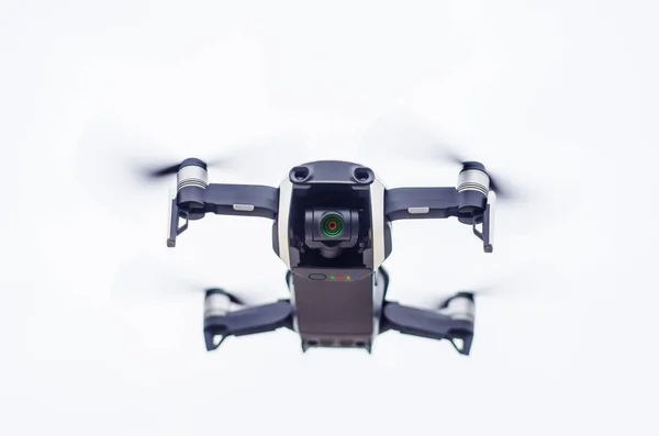 Industriële Technologische Objecten Prachtig Uitzicht Achtergrond Een Vliegende Quadrocopter Een — Stockfoto