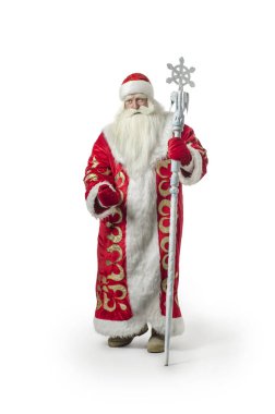 Beyaz bir arka plan üzerinde Noel Baba. Komik ve modern Noel Baba bir Büyüteç'te görünüyor ve bir beyaz izole arka plan üzerinde kutladı.