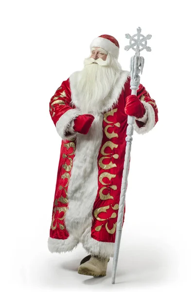 Kerstman Een Witte Achtergrond Grappige Moderne Kerstman Zoekt Een Vergrootglas — Stockfoto