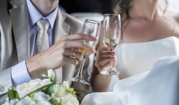 Tema Estilo Casamento Noivas Noivos Mãos São Realizadas Conjunto Com — Fotografia de Stock