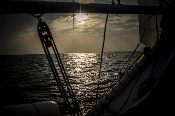 Интересный Пейзаж Панорама Вид Надувной Катамаран Корабль Лодку Море Утром — стоковое фото