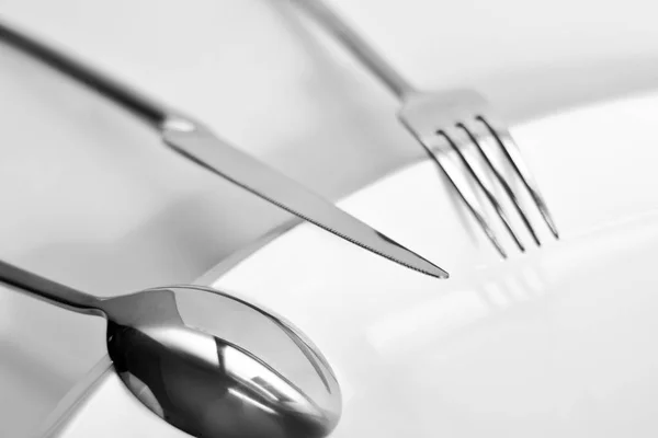 Abstracción Cucharas Tenedores Cuchillos Hermosa Mesa Con Utensilios Restaurante Varias —  Fotos de Stock