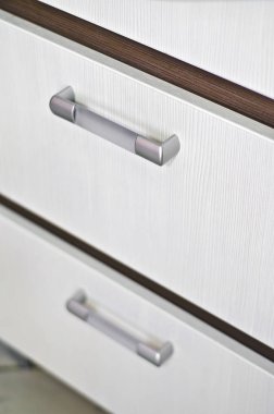 Güzel ve farklı bir konu. Güzel modern cam ve metal alüminyum mobilya çerçevede yüksek teknolojili tarzda ele.