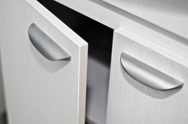 Güzel ve farklı bir konu. Mobilya için güzel metal düz silindirik kolu.