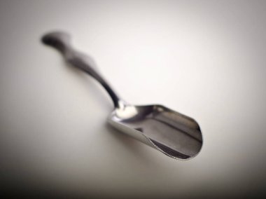 Güzel ve farklı bir konu. Güzel ve şık antika kaşık çay ve toplu malzemeler için.