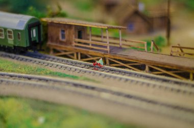 Güzel ve farklı bir konu. Düzen ve yakın mesafeden ve makro çocuk tren oyunu.