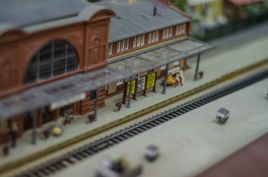 Güzel ve farklı bir konu. Düzen ve yakın mesafeden ve makro çocuk tren oyunu.