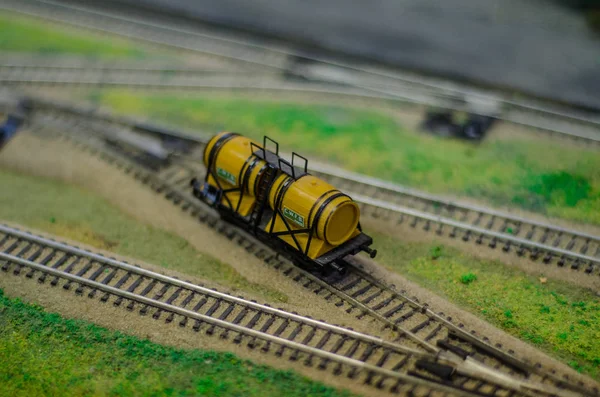 美丽多样的主题 儿童铁路的近距离和宏观布局与博弈 — 图库照片