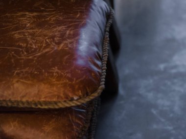 Güzel ve farklı bir konu. Yumuşak Osmanlılar ve minder şık bir retro iç güzel yığını.