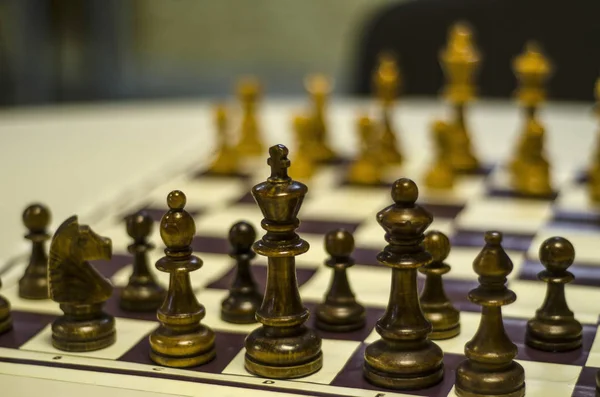 Мбаппе Разнообразная Тема Мбаппе Близкого Расстояния Темном Интерьере Разбил Шахматные — стоковое фото