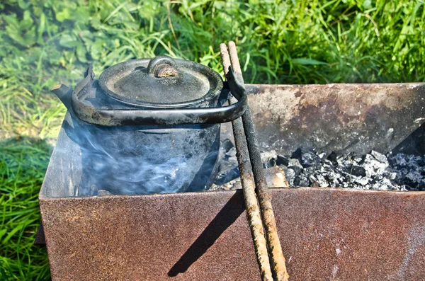 Beautiful Diverse Subject Old Dilapidated Black Kettle Soot Fire Fire — Stock Photo, Image