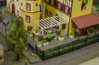 Güzel ve farklı bir konu. Düzen ve yakın mesafeden ve makro çocuk tren oyunu.