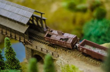 Güzel ve farklı bir konu. Düzen ve yakın mesafeden ve makro çocuk tren oyunu.