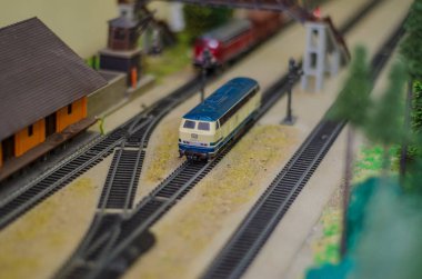 Güzel ve farklı bir konu. Düzen ve yakın mesafeden ve makro çocuk tren oyunu.