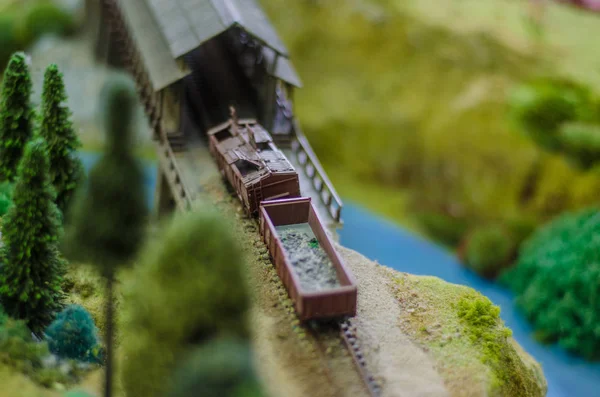 Güzel ve farklı bir konu. Düzen ve yakın mesafeden ve makro çocuk tren oyunu.