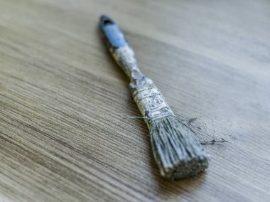 Güzel ve farklı bir konu. Bir güzel ve orijinal eski, antik fırça ve yağlı boya, resim ve sanat, bir ahşap yüzeye yalan ahşap ile petrol ve sanat, resim üzerine yağlıboya, boyalı.