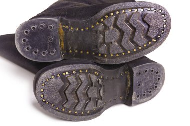 Güzel ve farklı bir konu. Güzel ve özgün bir görünüm ve arka plan üzerinde ilginç erkek, acımasız ve askeri kirsa siyah bot tabanı beyaz izole arka planda ile.