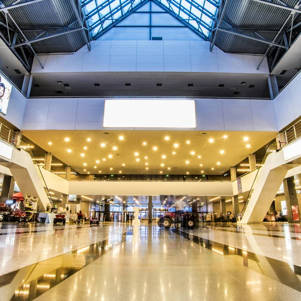 Dinamikleri güzel tatil. Novosibirsk, Rusya - 4 Ocak 2018: yeni yıl iç sergi merkezinin büyük salonunda.