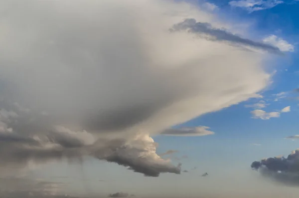 Schöner Himmel Und Wolken Schöner Hintergrund Und Blick Auf Den — Stockfoto