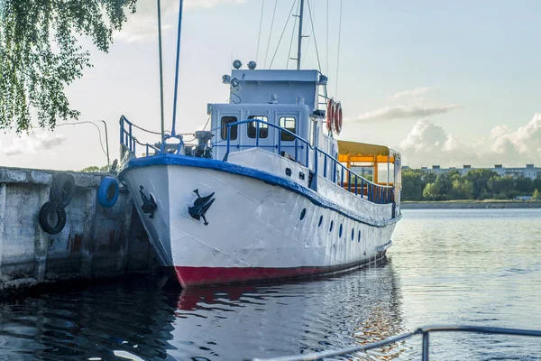 Pięknych Jachtów Łodzi Piękne Tło Krajobraz Widokiem Panoramy Łodzi Molo — Zdjęcie stockowe