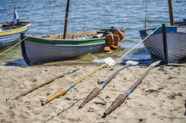 Mooie Boten Met Roeiriemen Mooie Achtergrond Uitzicht Een Oude Houten — Stockfoto