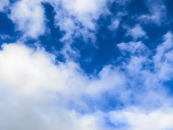 Langit Yang Indah Dengan Awan Indah Siang Hari Dan Biru — Stok Foto