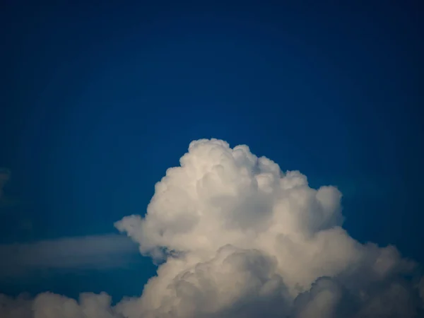 Beautiful Sky Clouds Beautiful Daytime Bright Blue Ultramarine Sky Clouds — Stock Photo, Image