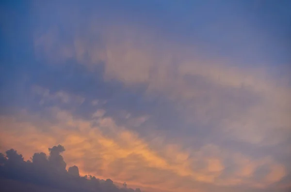 Hermoso Cielo Con Nubes Hermoso Cielo Colorido Matutino Nocturno Atardecer —  Fotos de Stock