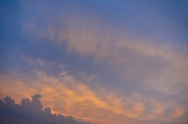 Langit Yang Indah Dengan Awan Indah Pagi Atau Sore Hari — Stok Foto