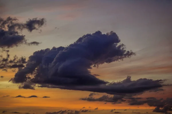 Langit Yang Indah Dengan Awan Pagi Yang Indah Atau Sore — Stok Foto