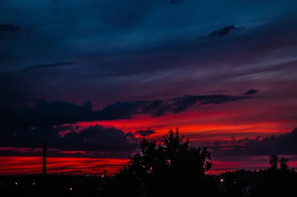 美しい空の雲 美しい朝または夕方夕日や日の出の雲とカラフルな空 — ストック写真