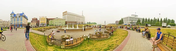 トムスク ロシア 2012 美しい背景と表示 パノラマ 古い建物と夏と午後の中央広場にトムスクの街の風景 — ストック写真