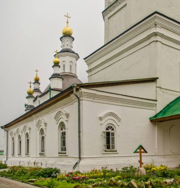 Güzel arka plan ve görünümü, panorama ve Tomsk Şehir yaz ve öğleden sonra eski binalar ile peyzaj.