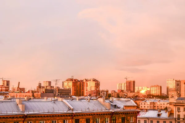 Krásné Pozadí Zobrazení Krajina Panorama Města Střechy Budovy Proti Zatažené — Stock fotografie