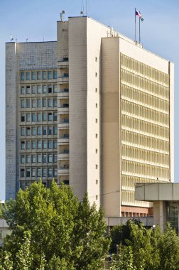 Güzel arka plan ve görünümü, manzara ve yukarıdan panorama city, konut çatılar ve kamu, kamu binaları, mavi gökyüzü ve bulutlar, yaz aylarında olmadan karşı.