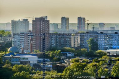 Güzel arka plan ve görünümü, manzara ve gündüz şehir ve sermaye yukarıdan, binalar, Meydanı, park çatılar Panoraması.