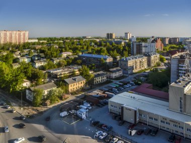 Novosibirsk, Rusya - 15 Mayıs 2015. Güzel arka plan ve görünümü, manzara ve gündüz şehir ve sermaye yukarıdan, binalar, sokaklar ve avenue çatılar Panoraması.