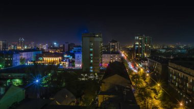 Novosibirsk, Rusya - 9 Mayıs 2015. Güzel arka plan ve görünümü, manzara ve gece şehir ve yukarıdan, Merkezi, binaların çatıları ve cadde üzerinde sermaye Panoraması.